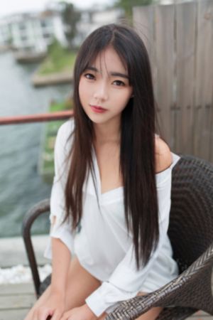 欧美风连衣长裙_4K在线观看高清